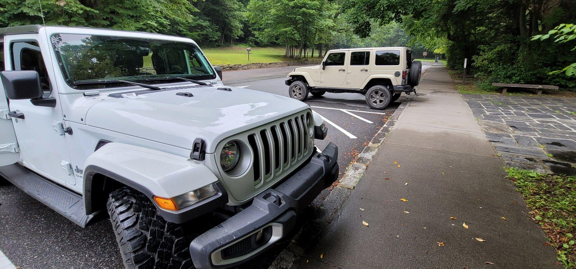 Jeep Gladiator Jeeps Parking Next To Jeeps 20210730_104351