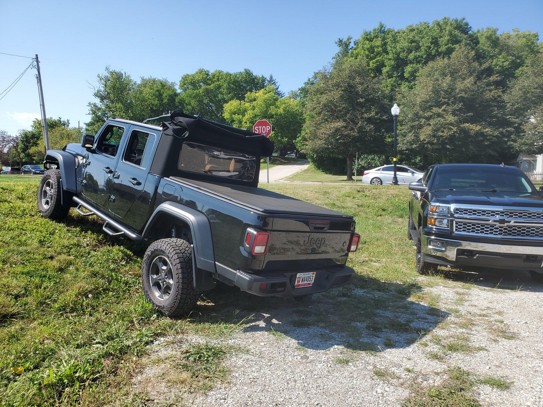 Jeep Gladiator Jeeps Parking Next To Jeeps 20210730_165434