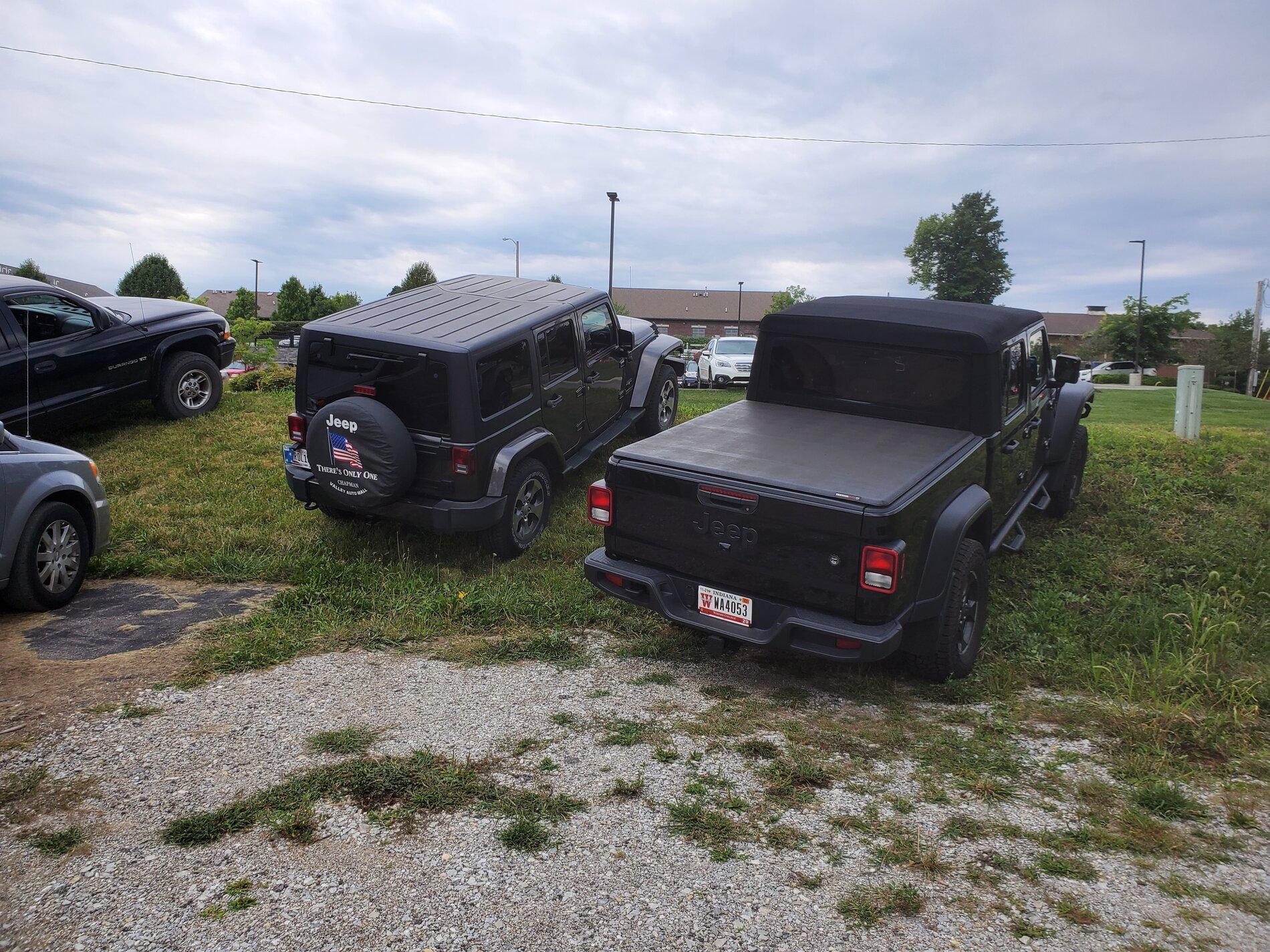 Jeep Gladiator Jeeps Parking Next To Jeeps 20210730_191827