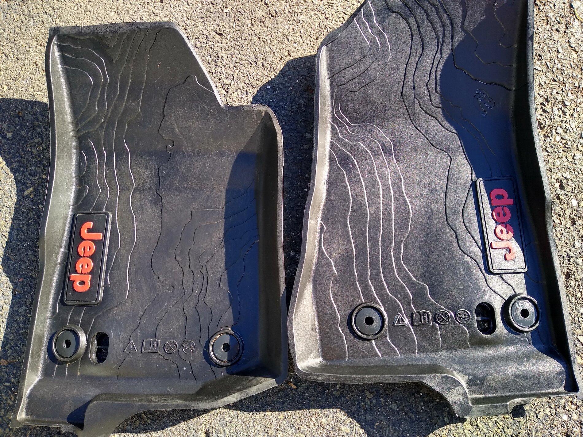 Jeep Gladiator 2018-PRESENT OEM WRANGLER/GLADIATOR FRONT FLOOR/SLUSH MATS floormats1