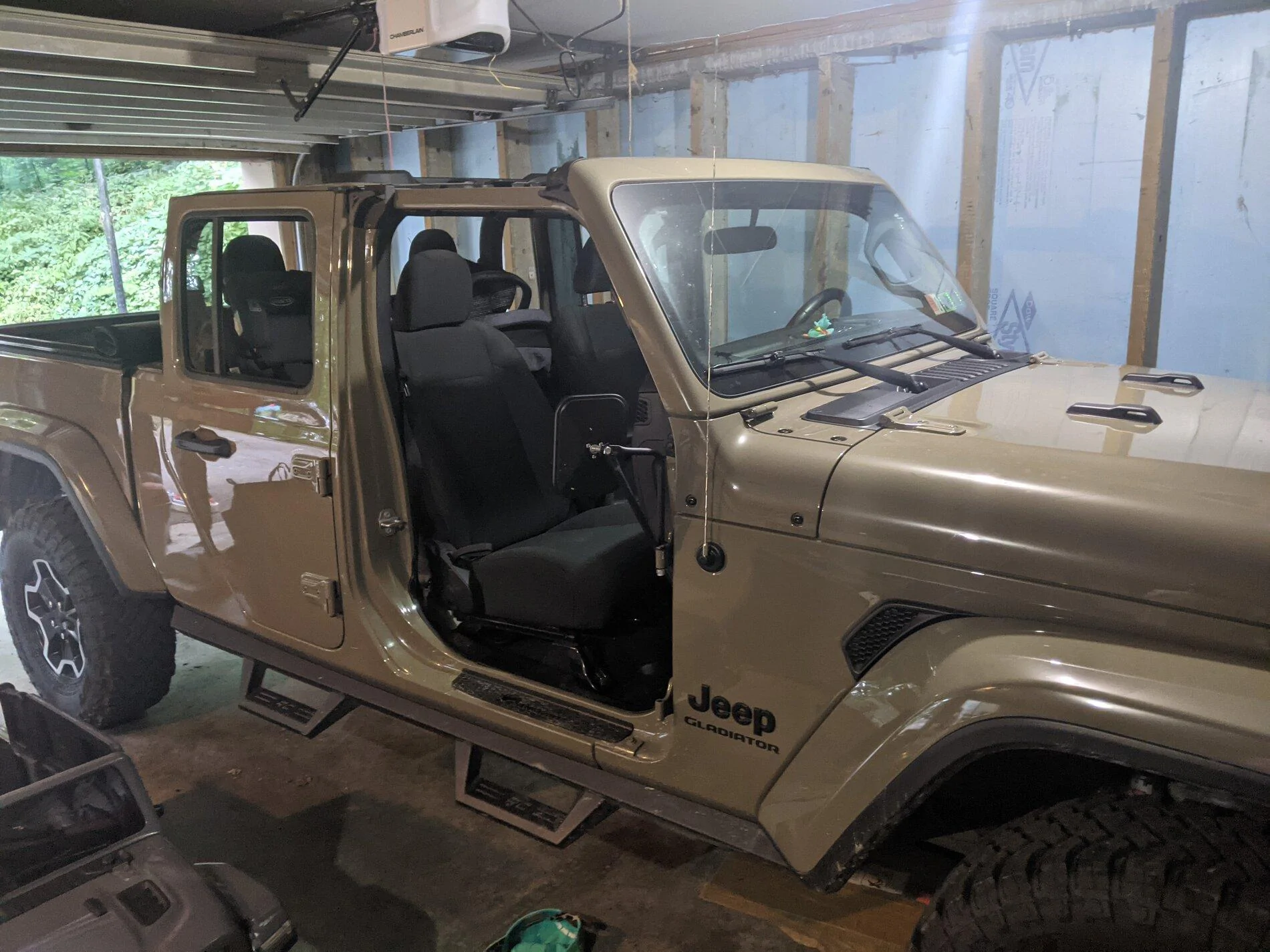Jeep Gladiator Anyone break the rear glass on a hardtop yet? PXL_20210801_121622015