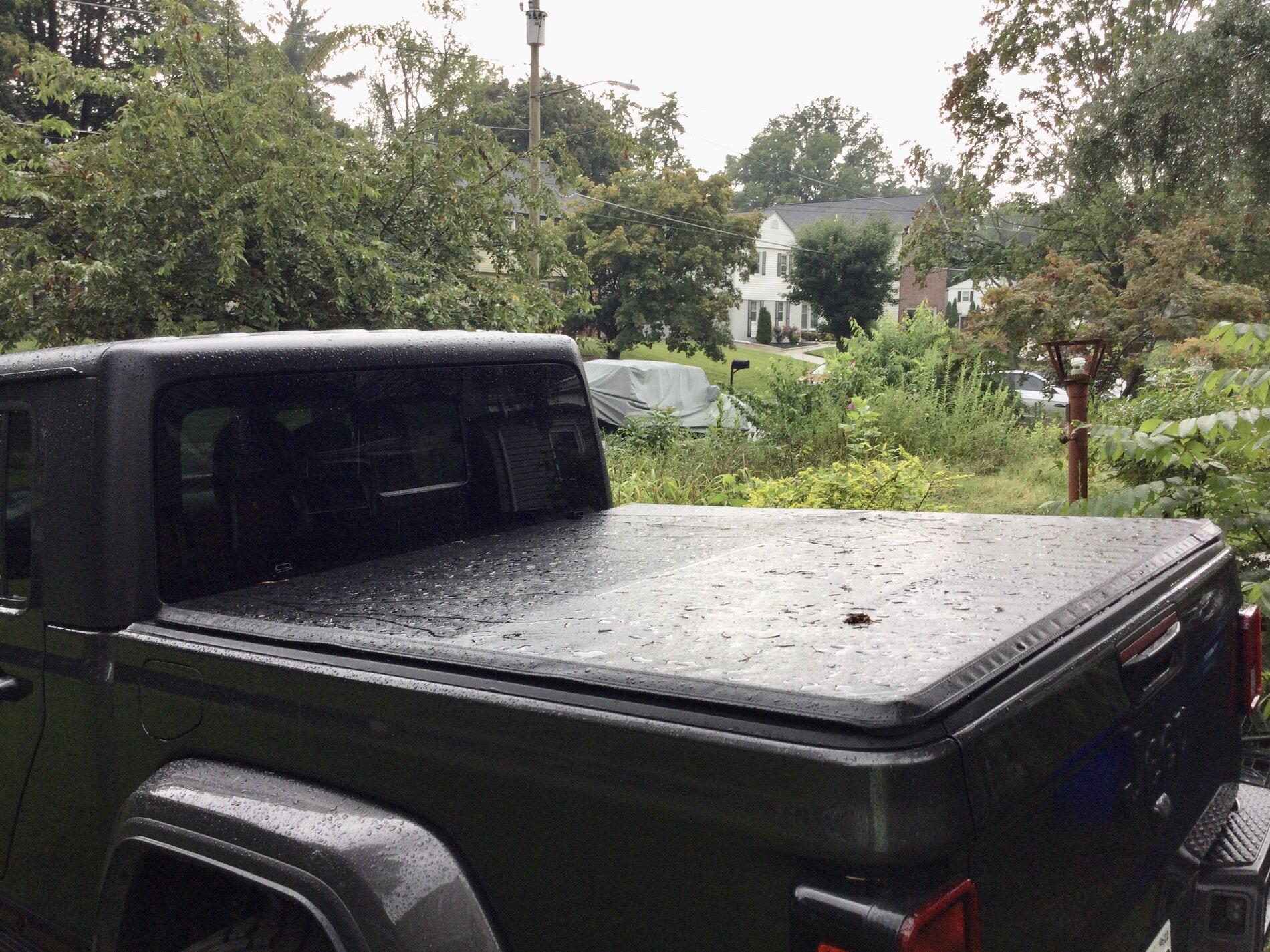 Jeep Gladiator About ready to give up on tonneau covers 340532F1-C568-4893-BA11-F8F5CB551DC2