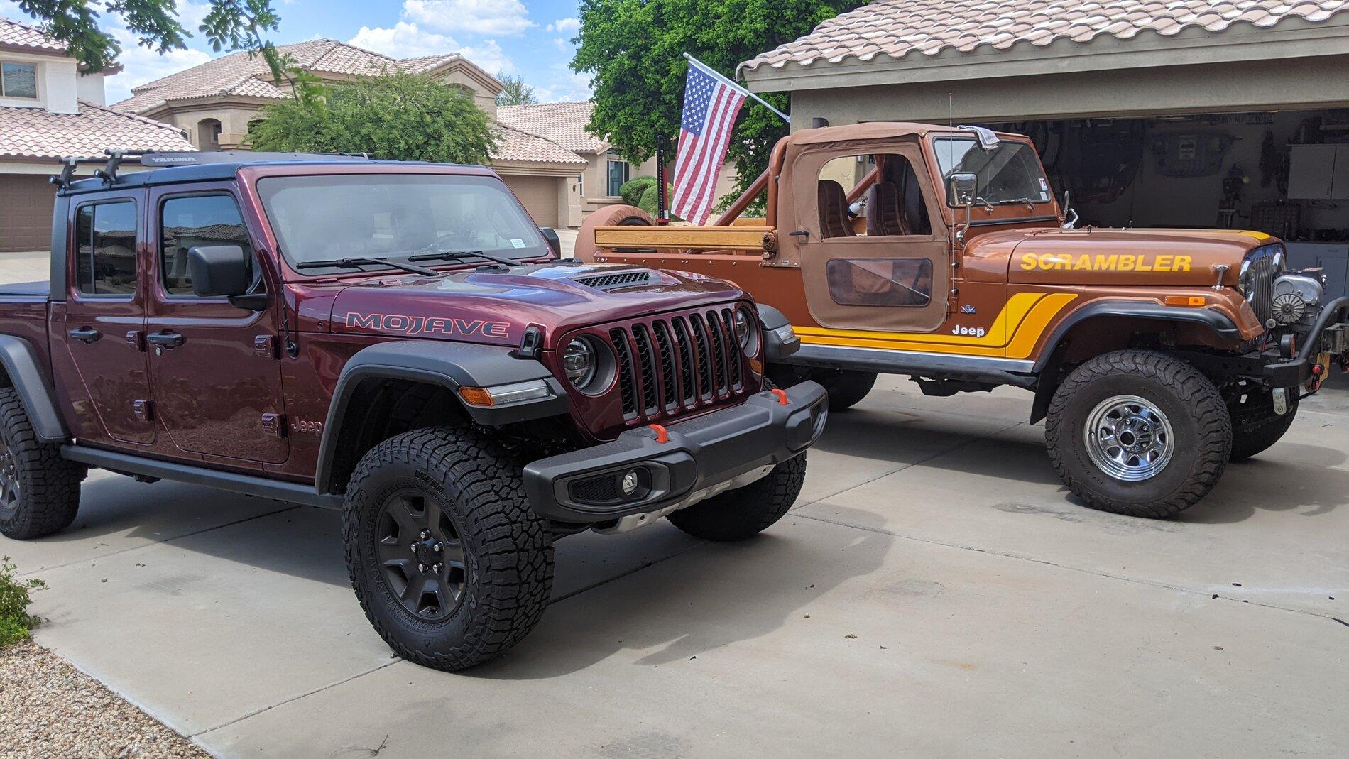 Jeep Gladiator Jeeps Parking Next To Jeeps PXL_20210801_213801506