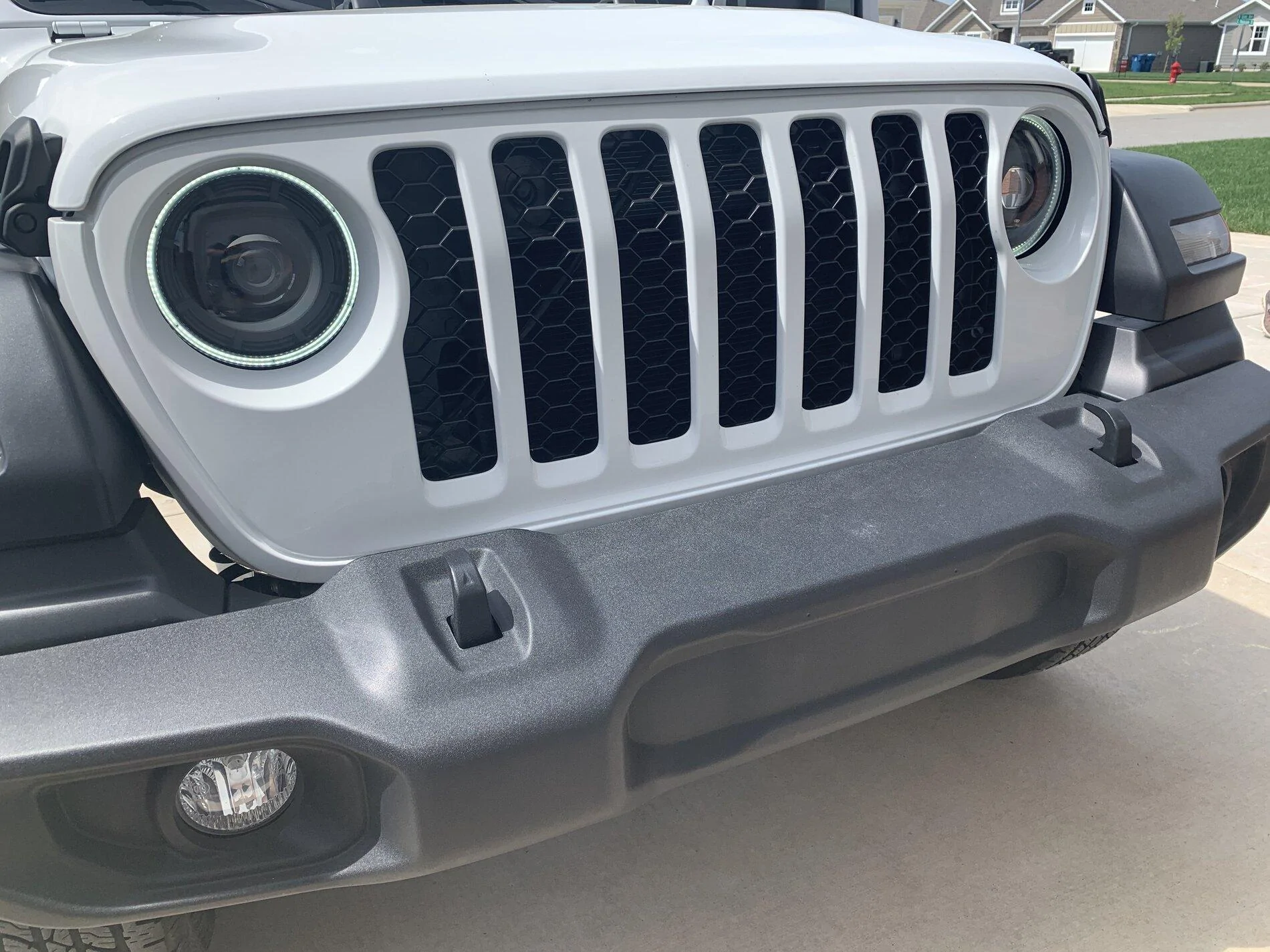 Jeep Gladiator WTT my white grill for your black Willy or Rubi grill 6725BA38-01E6-45D4-AFB3-CC3A81669202