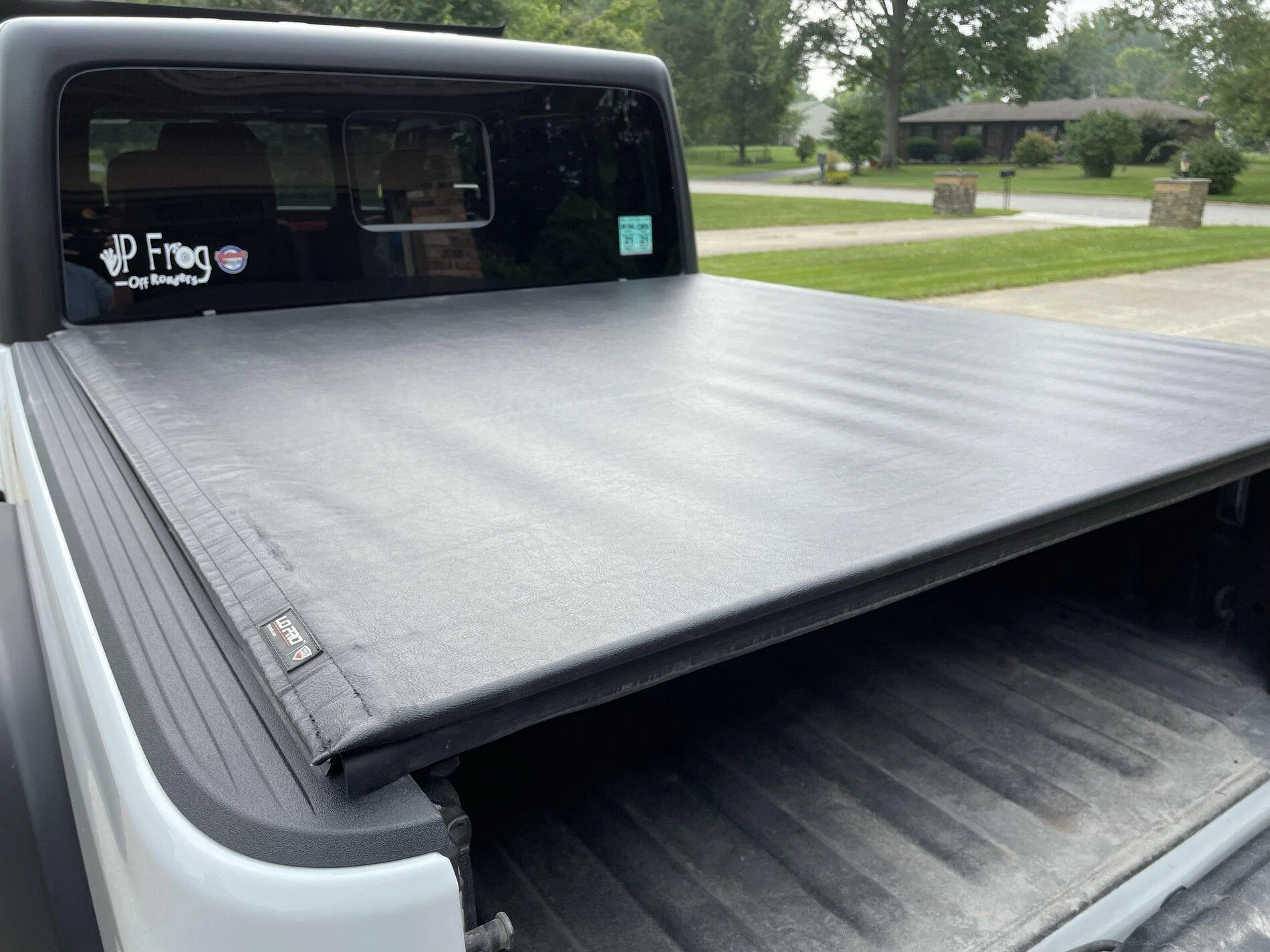 Jeep Gladiator Used Truxedo Lo-Pro Tonneau Cover IMG_1816