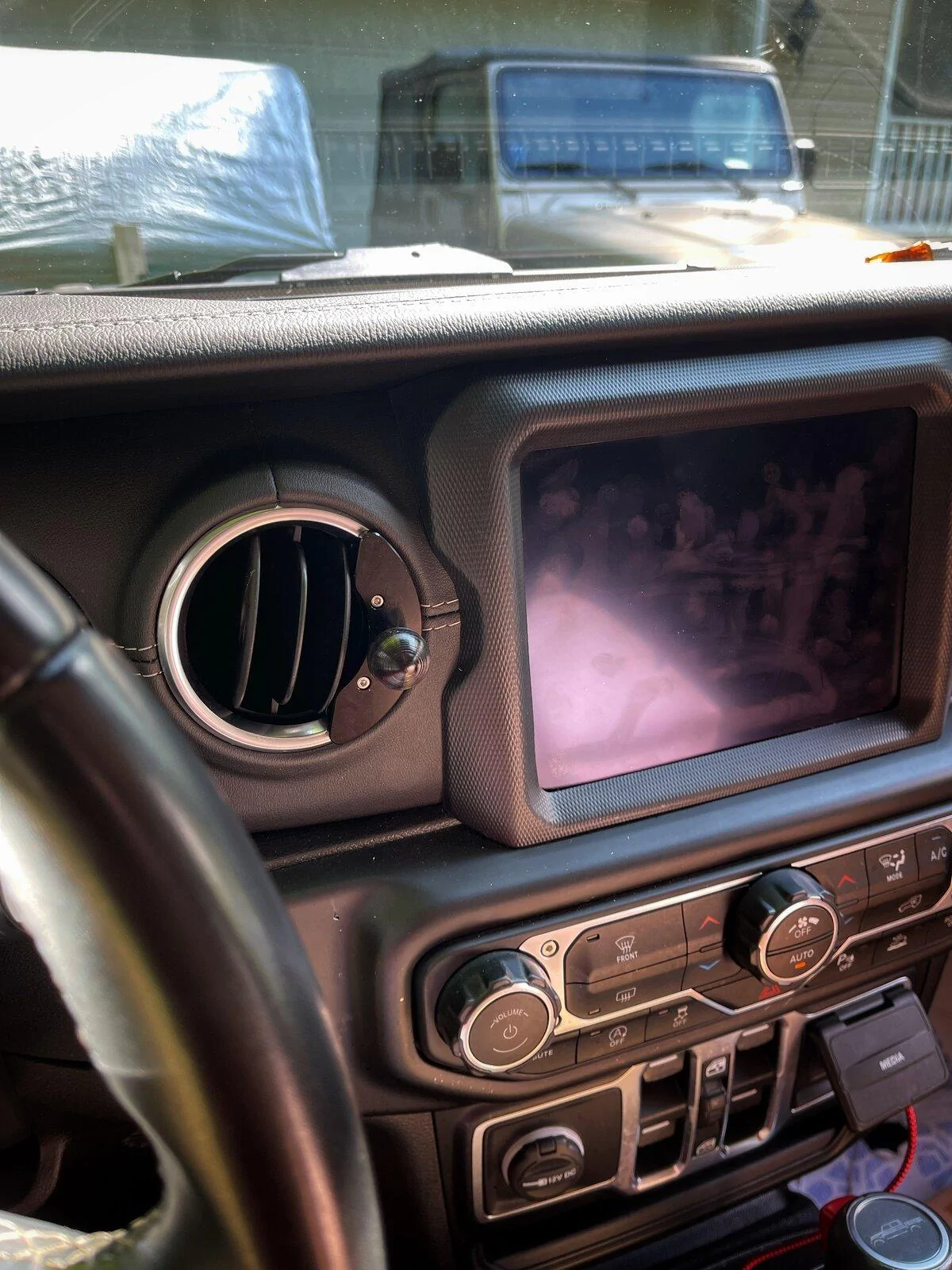 Jeep Gladiator Phone Solutions 71235E0C-78D3-4F92-ACDC-B6AE81C0309A