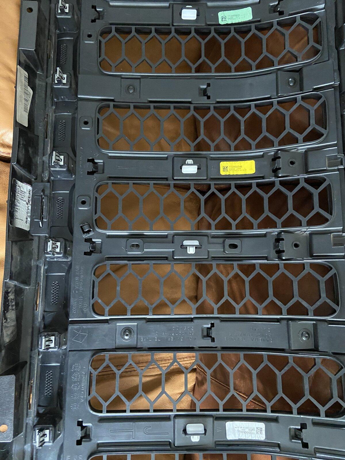 Jeep Gladiator Grille swap - How many clips for trim pieces A6C4AD35-E630-45F7-A6D2-6C608009AE6D