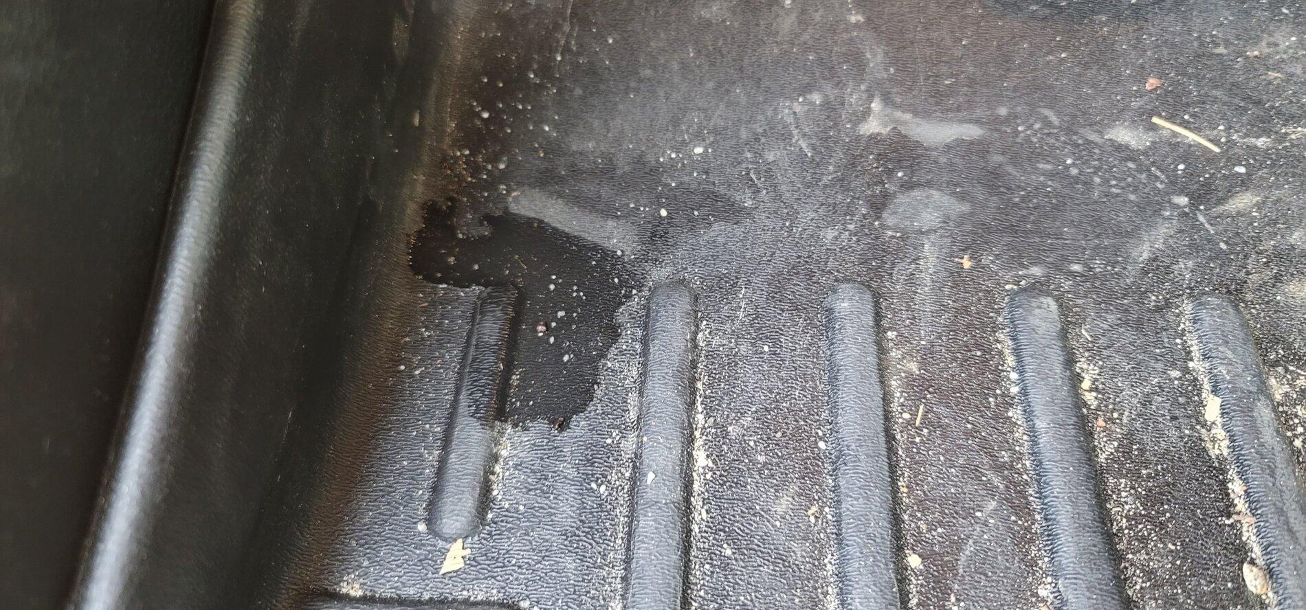 Jeep Gladiator water in footwells 20210728_101603