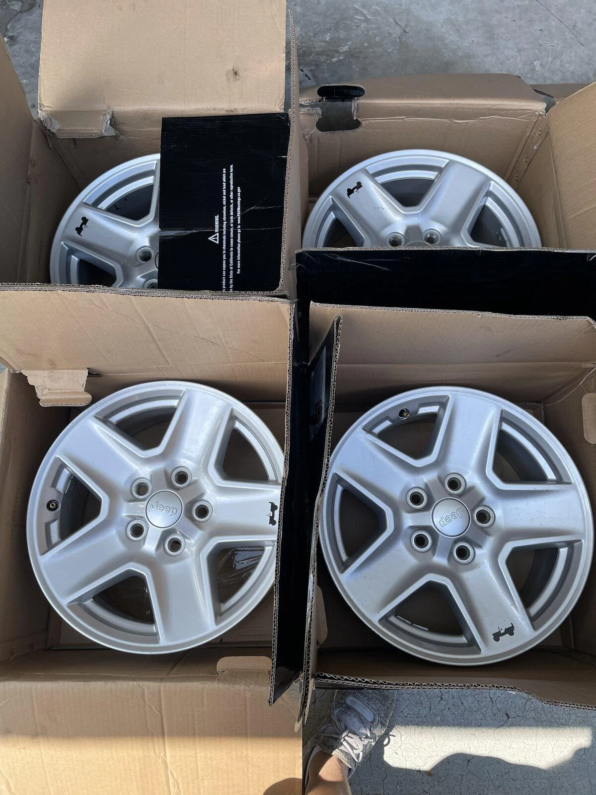 Jeep Gladiator Gladiator sport wheels (5) new take offs A0CDE12D-A5EC-49EA-9514-1B291F7F74C6
