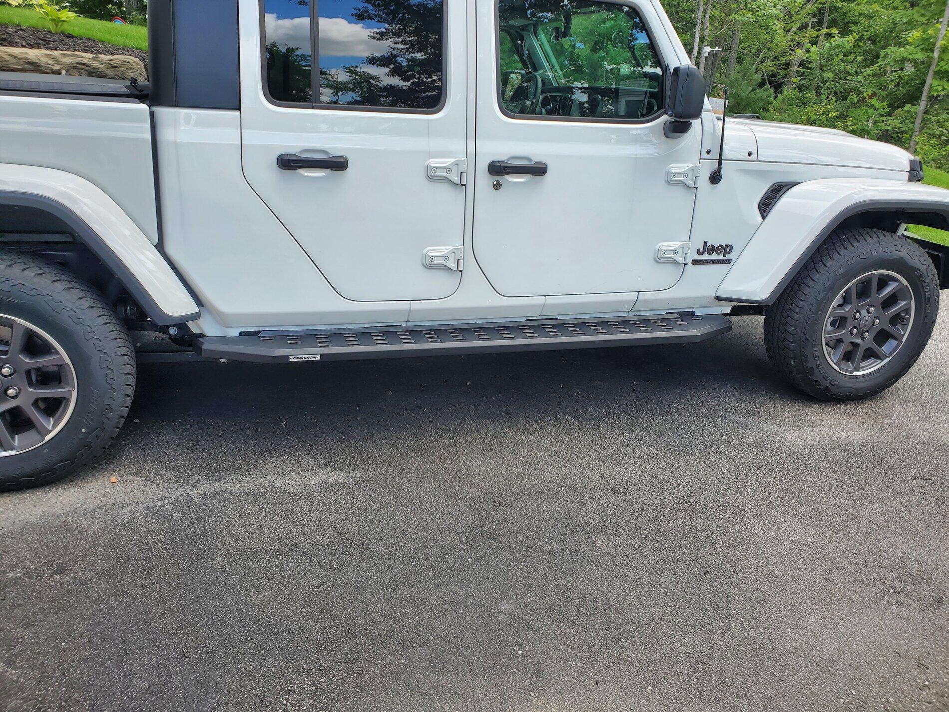 Jeep Gladiator Bright White 80th Anniversary build 20210802_110637