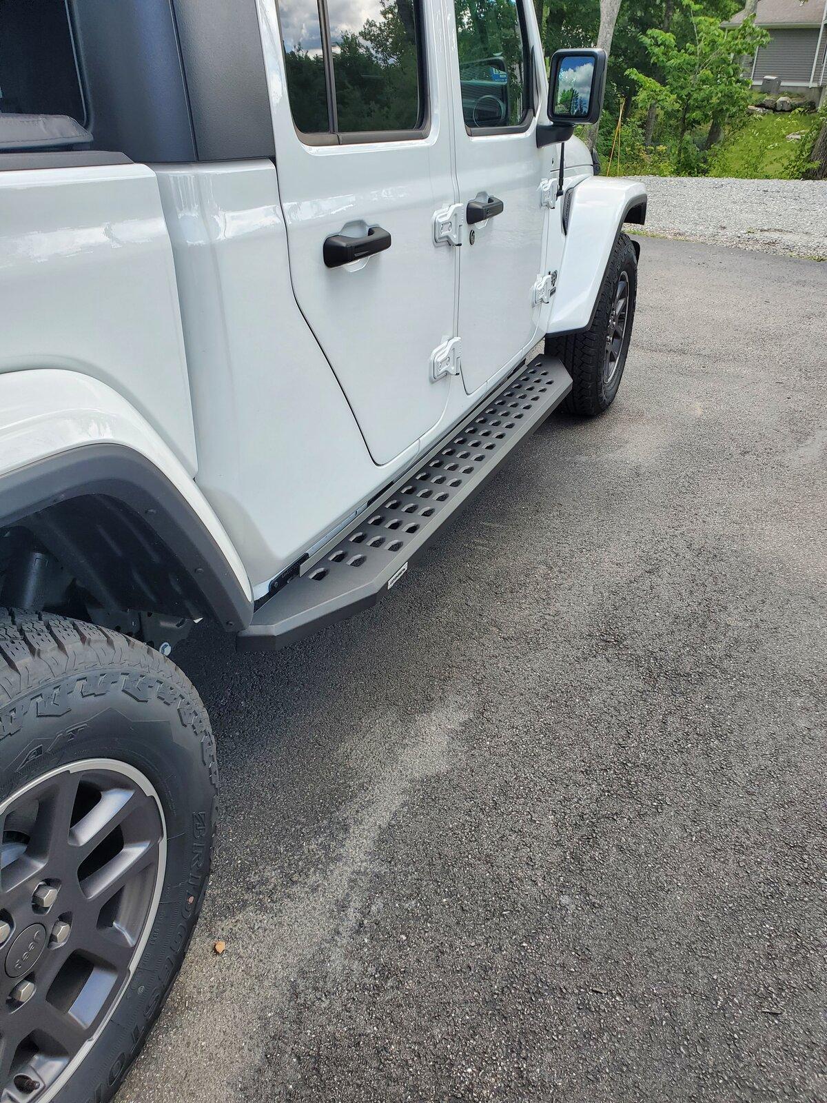Jeep Gladiator Bright White 80th Anniversary build 20210802_110630