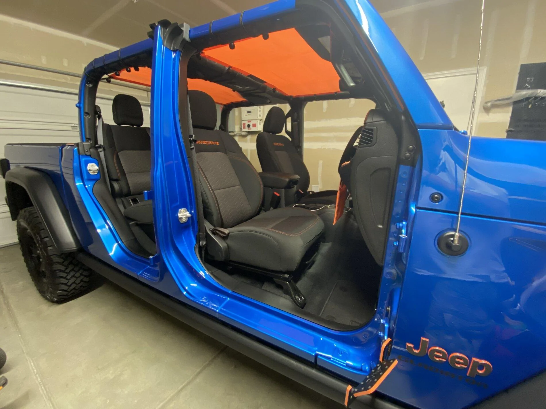 Jeep Gladiator HYDRO BLUE PEARL Gladiator JT Club 274FC3A8-F1CC-44BF-8C05-BC8D4E18917E