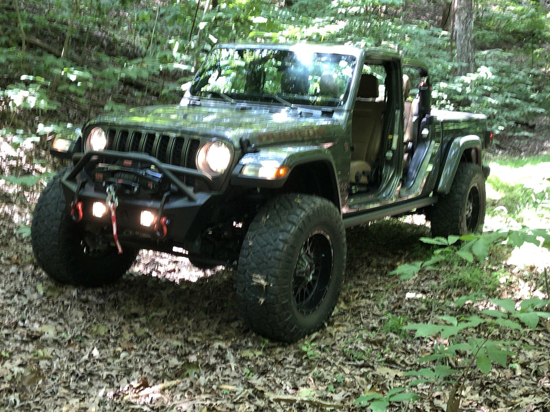 Jeep Gladiator GRANITE CRYSTAL JT Gladiator Club 89835216-3C4D-4675-9427-6092EEDF8A04