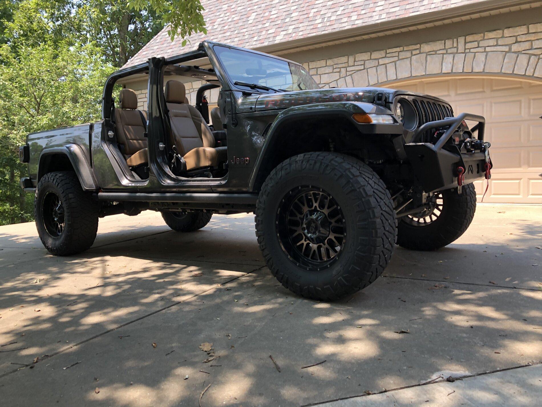 Jeep Gladiator Let’s see granite crystal jt’s with aftermarket wheels please 59965797-D324-42C7-B503-3A87DCAA578D