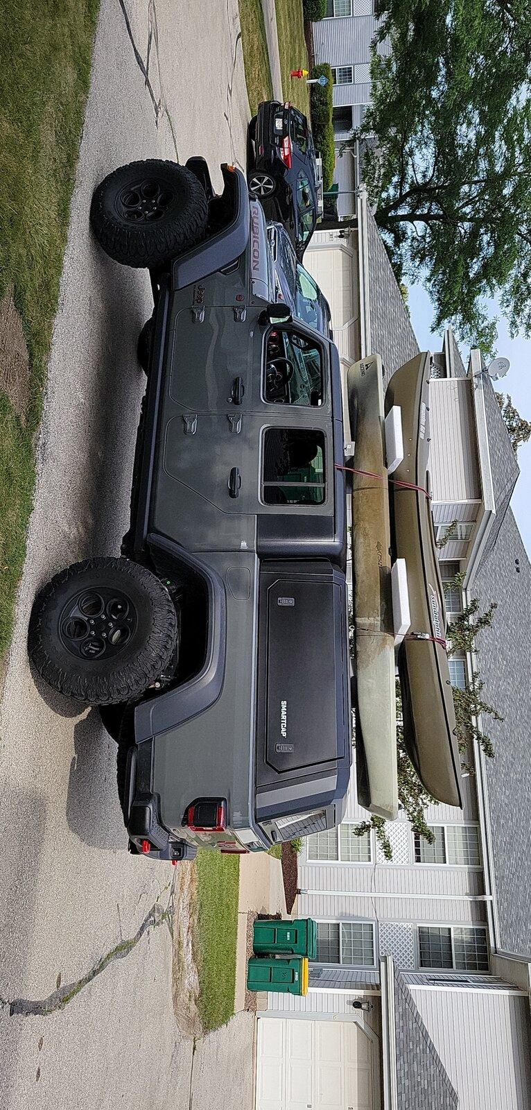 Jeep Gladiator How do you guys carry your kayaks? Snapchat-132561295