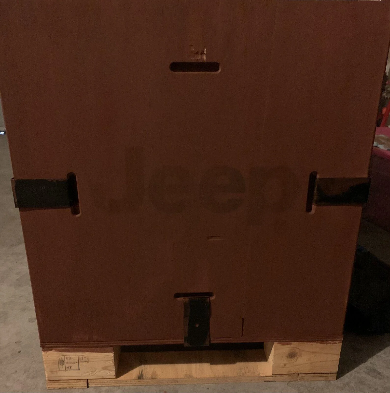 Jeep Gladiator Jeep crate 7D4F64E5-B072-41FE-BF78-33892CF9F5C6