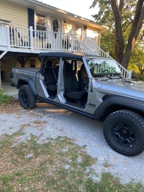 Jeep Gladiator Gladiator Vs Defender 130 glad2