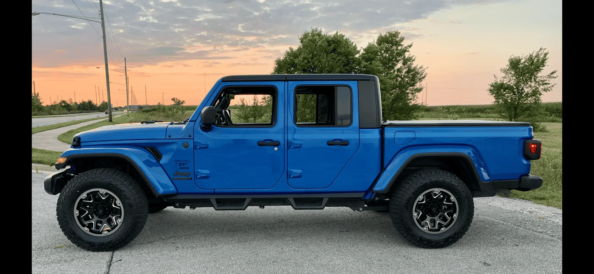 Jeep Gladiator 80TH ANNIVERSARY Edition Gladiator JT Club E4E04FF9-7EA5-4DD2-9706-9C74A529C65C
