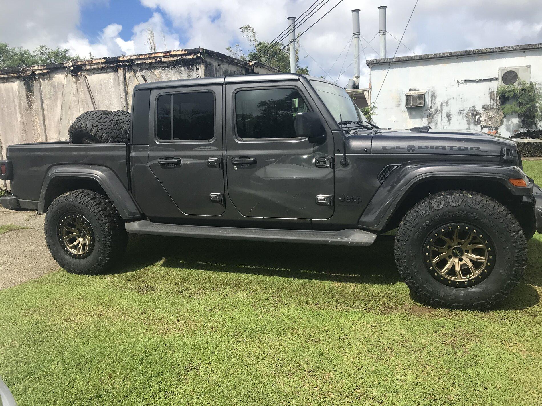 Jeep Gladiator Let’s see granite crystal jt’s with aftermarket wheels please IMG_1413.JPG