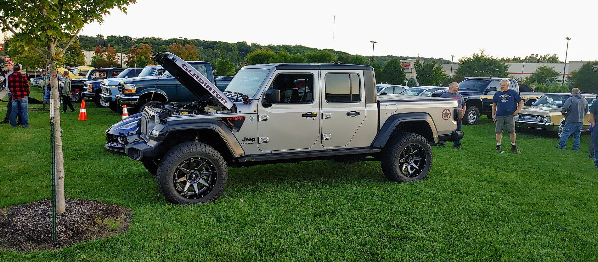 Jeep Gladiator 35's on 20" wheels pic request 0918201853_HDR