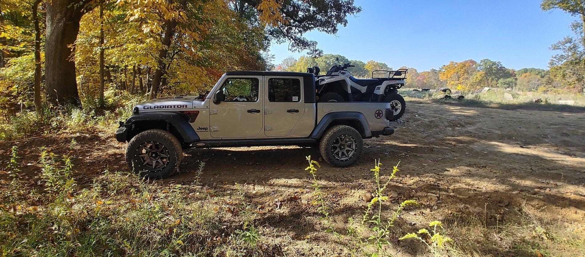 Jeep Gladiator 35's on 20" wheels pic request 1011201036_HDR