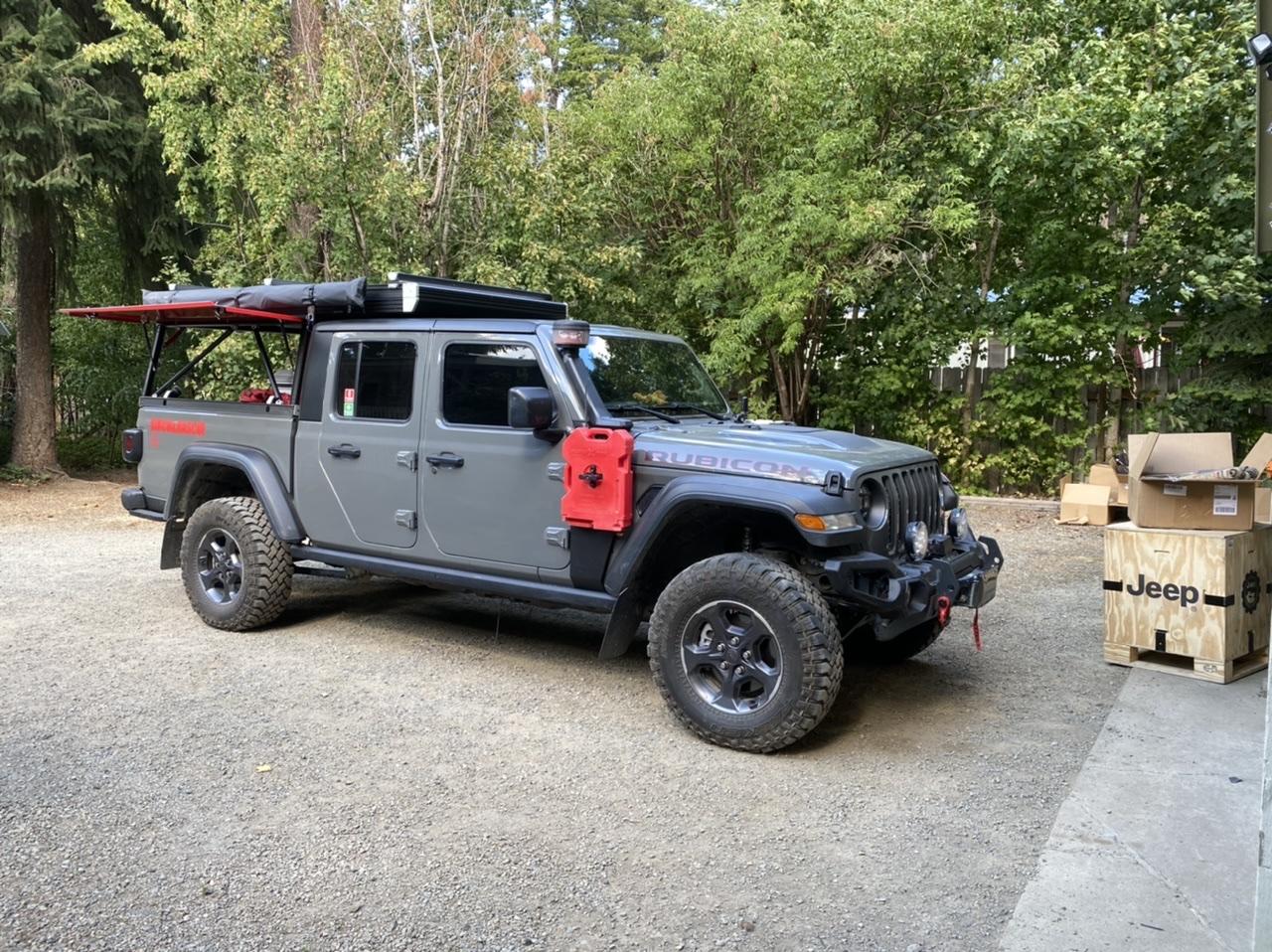 Jeep Gladiator Rubi Rhod - A 2020 Gladiator with flair for the overland-dramatic 63EE1365-18DB-44E5-81E3-4E99B7B7DCD0