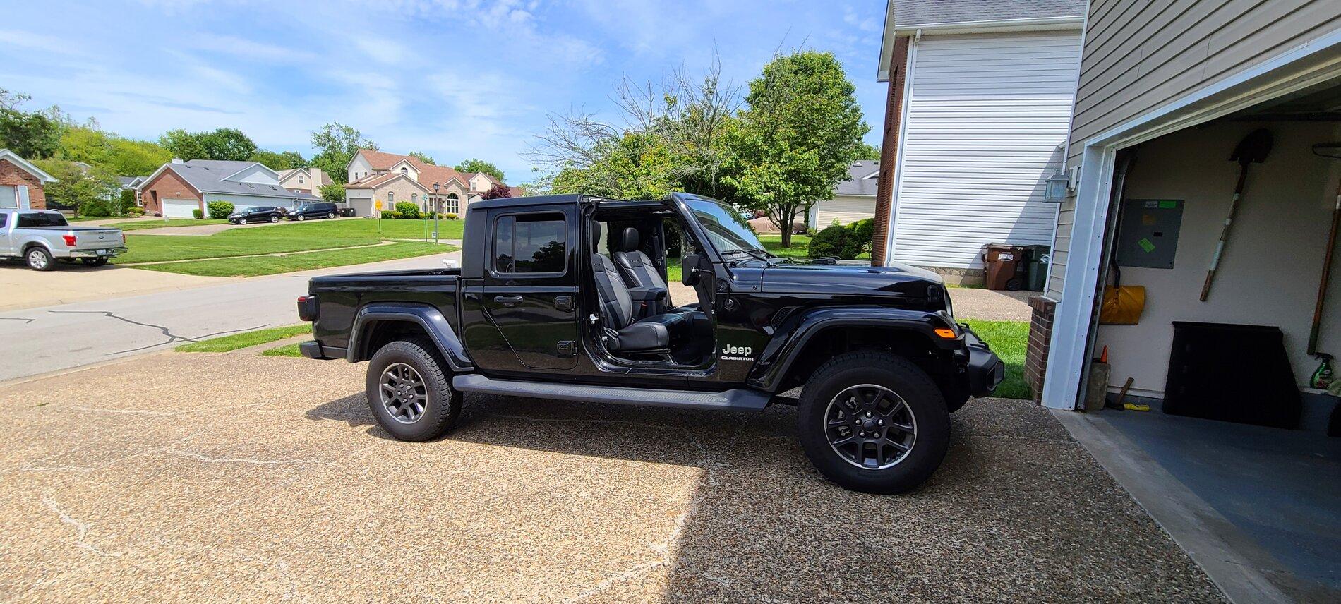Jeep Gladiator Does anyone have 275/70/18 KO2s on their Overland? 20210515_145347