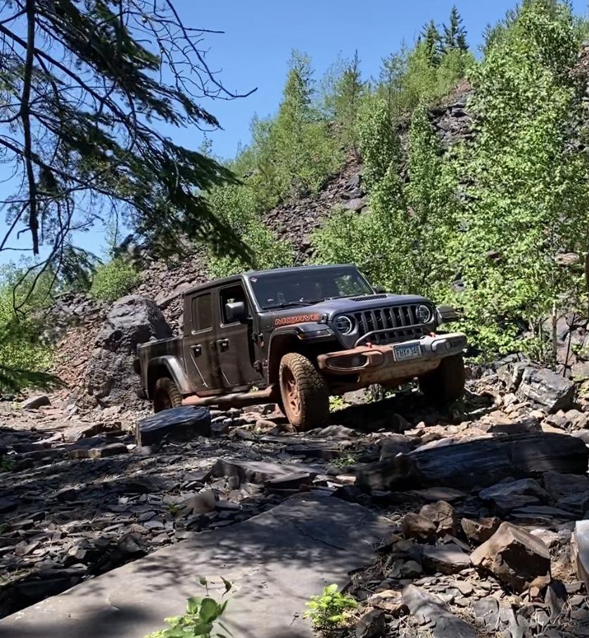 Jeep Gladiator Gladiator Glamour Shots 20210613_052719000_iOS