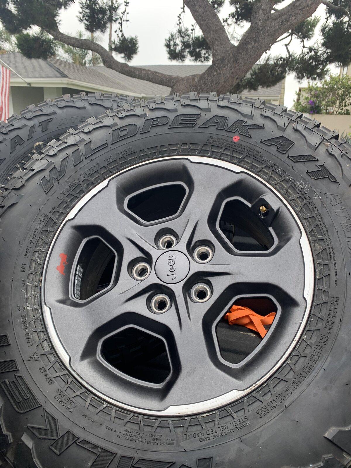 Jeep Gladiator Rubicon wheels and tires B2649615-8E79-4326-B897-44852BDDAF66