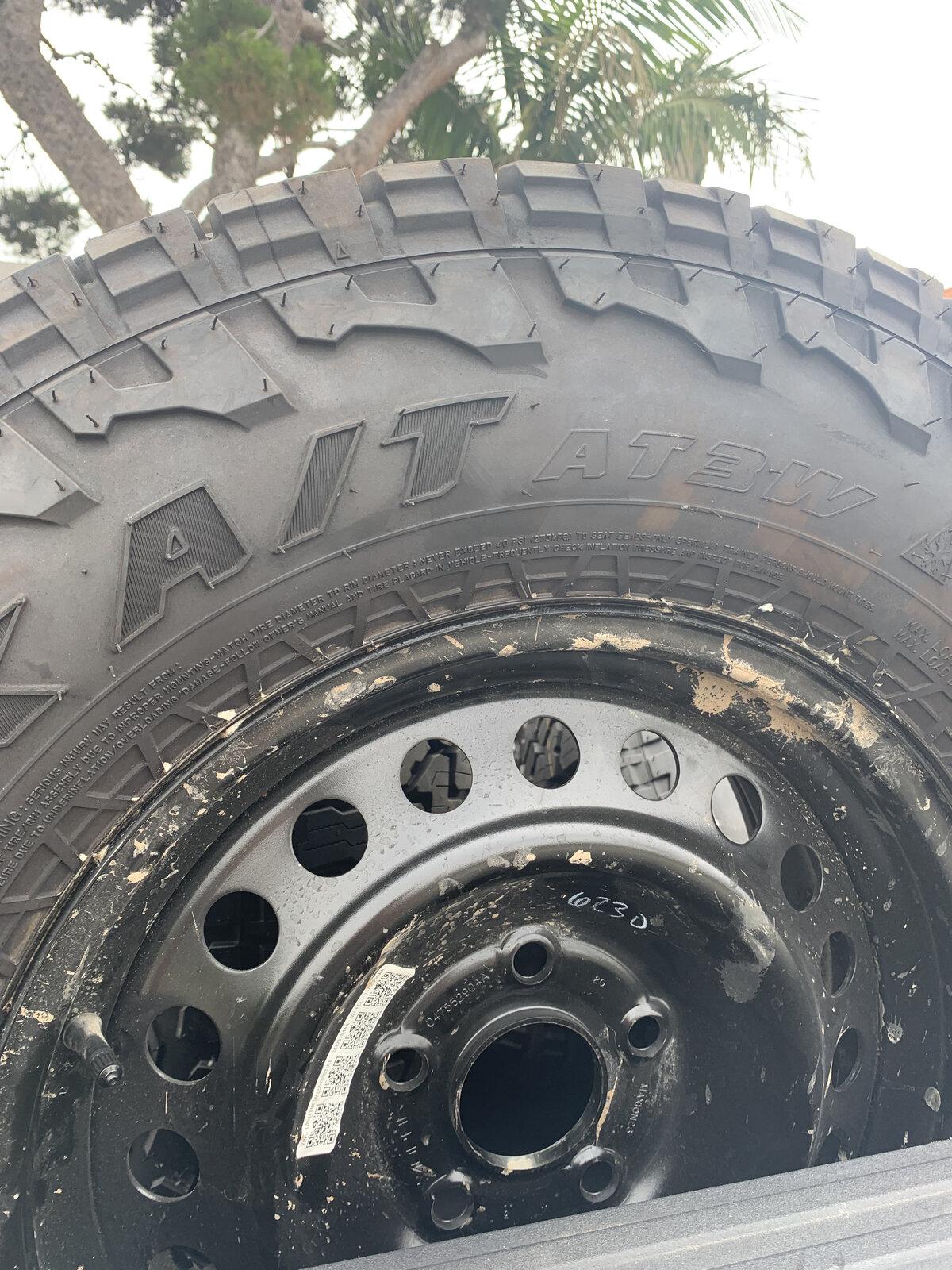 Jeep Gladiator Rubicon wheels and tires 013D0BDF-6A2E-402B-91F2-EFAF77D2DFCE