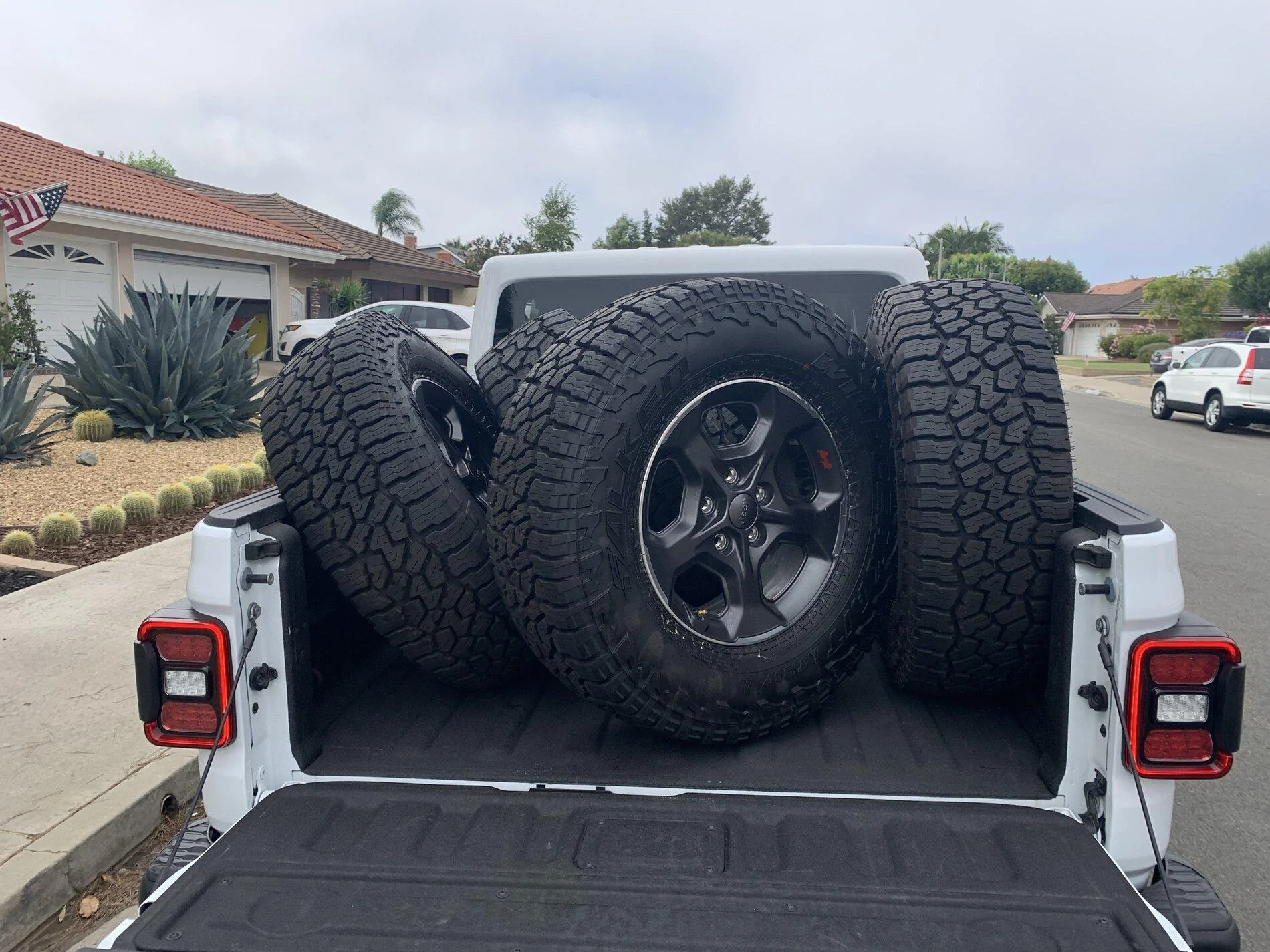 Jeep Gladiator Rubicon wheels and tires 0850CA26-FC19-4587-AAAA-1F6D5E410DFF