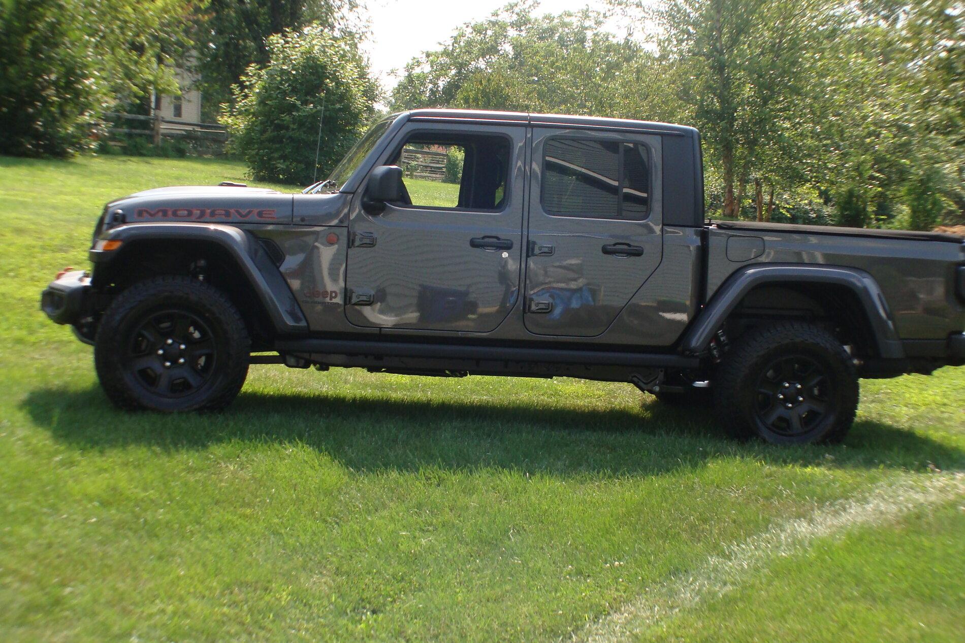 Jeep Gladiator It's Arrived .. 21 Mojave in Granite 6Aug21 (1).JPG