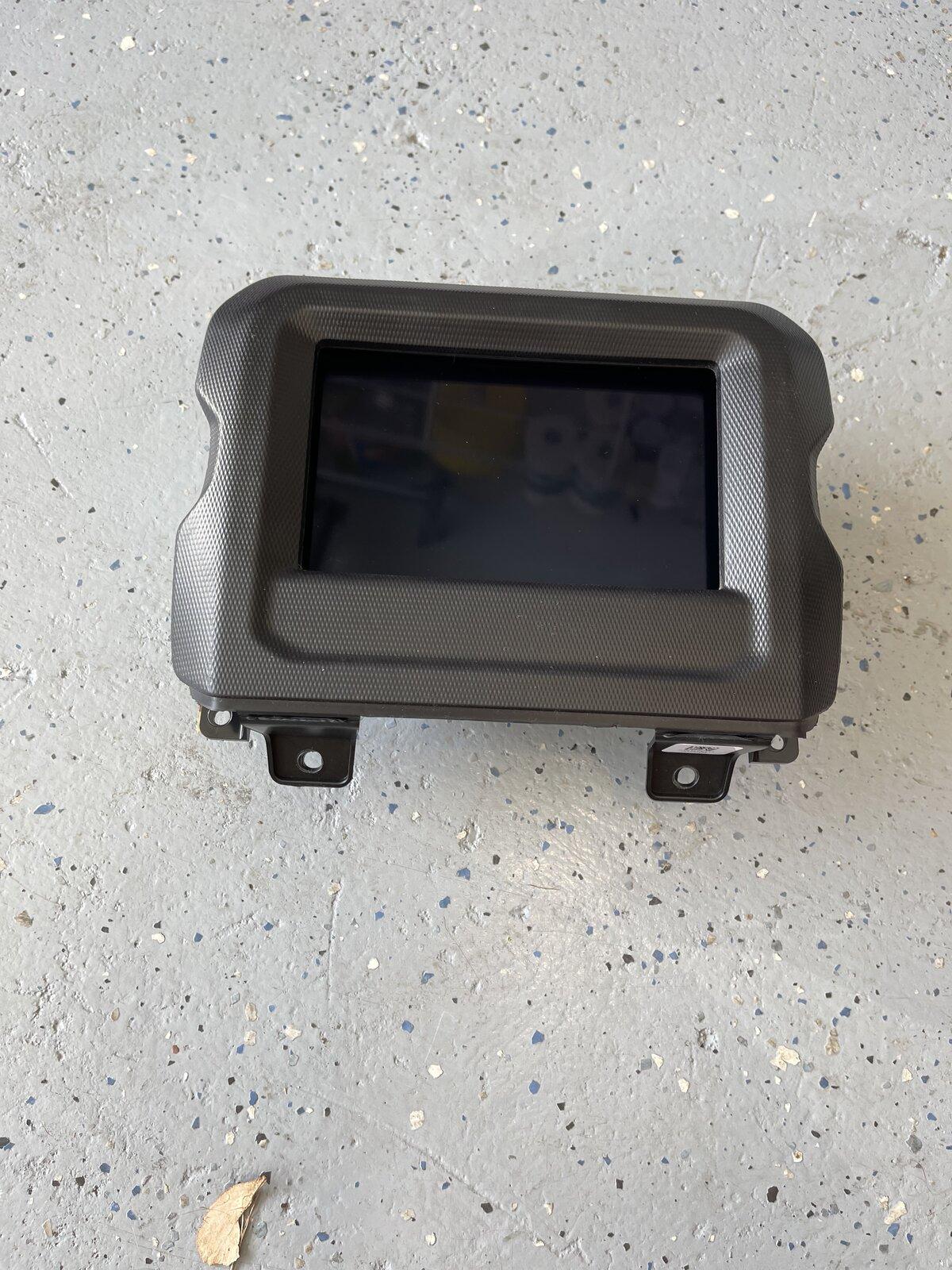 Jeep Gladiator 7” Uconnect like new! C3116195-7413-4A7A-A35D-02BC27C06F4C