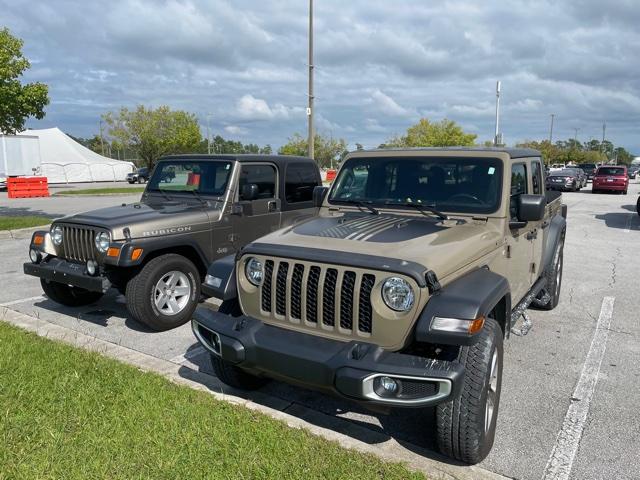 Jeep Gladiator Jeeps Parking Next To Jeeps Jeeps Parking Aug 2021