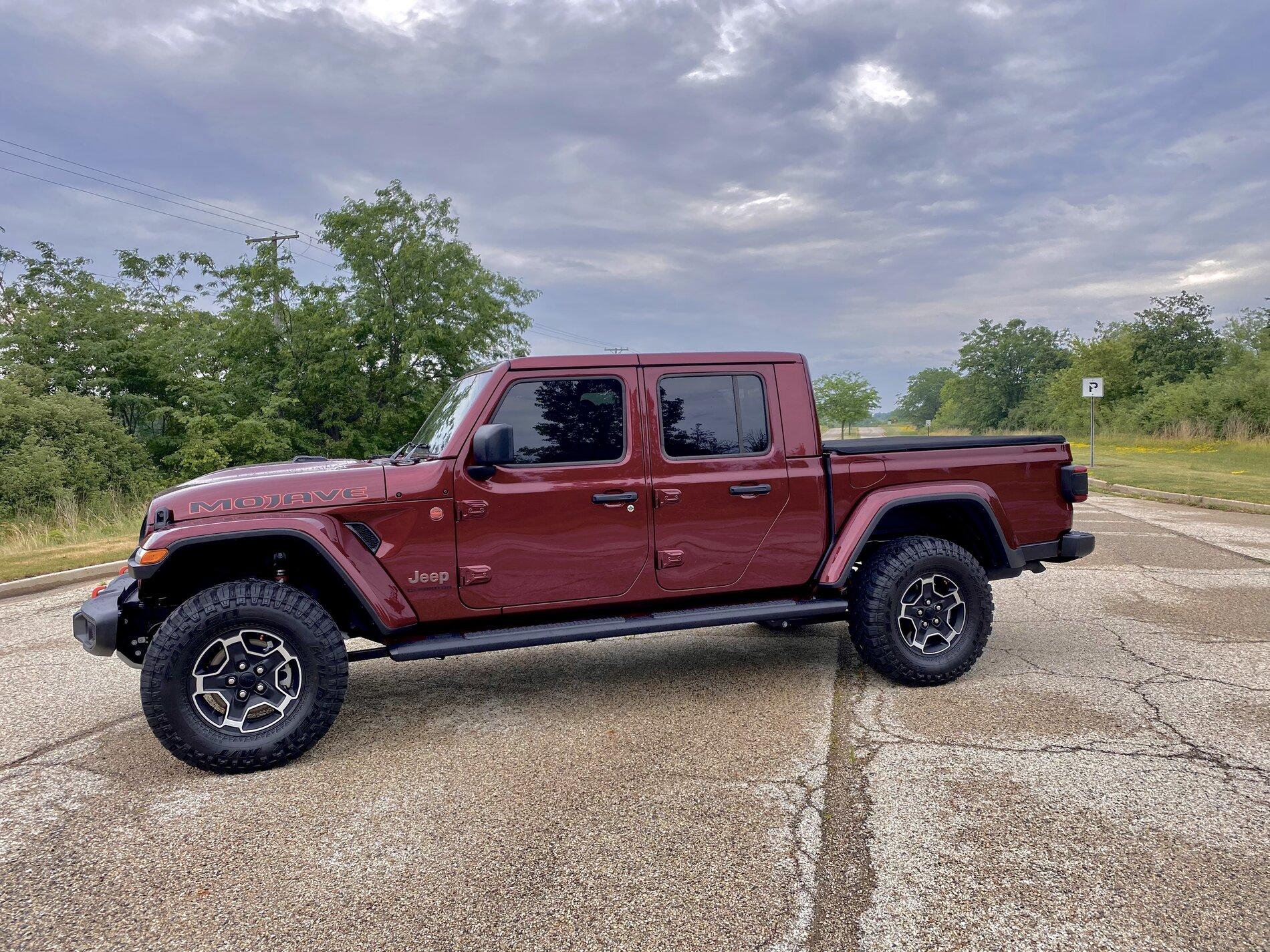 Jeep Gladiator Snazzberry Gladiator JT club EC1BE74E-85B5-455F-9612-2A4A192F5D36