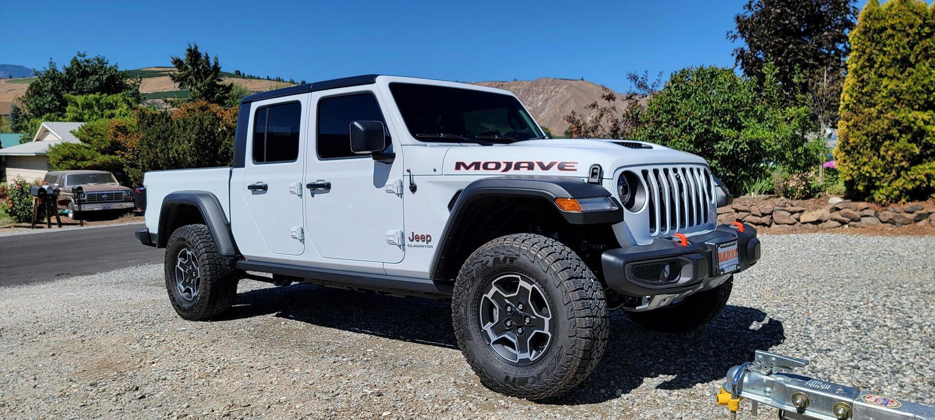 Jeep Gladiator BRIGHT WHITE Gladiator JT Club A45F41F5-C39C-4A6A-AEEB-56DFDA1EC8A6