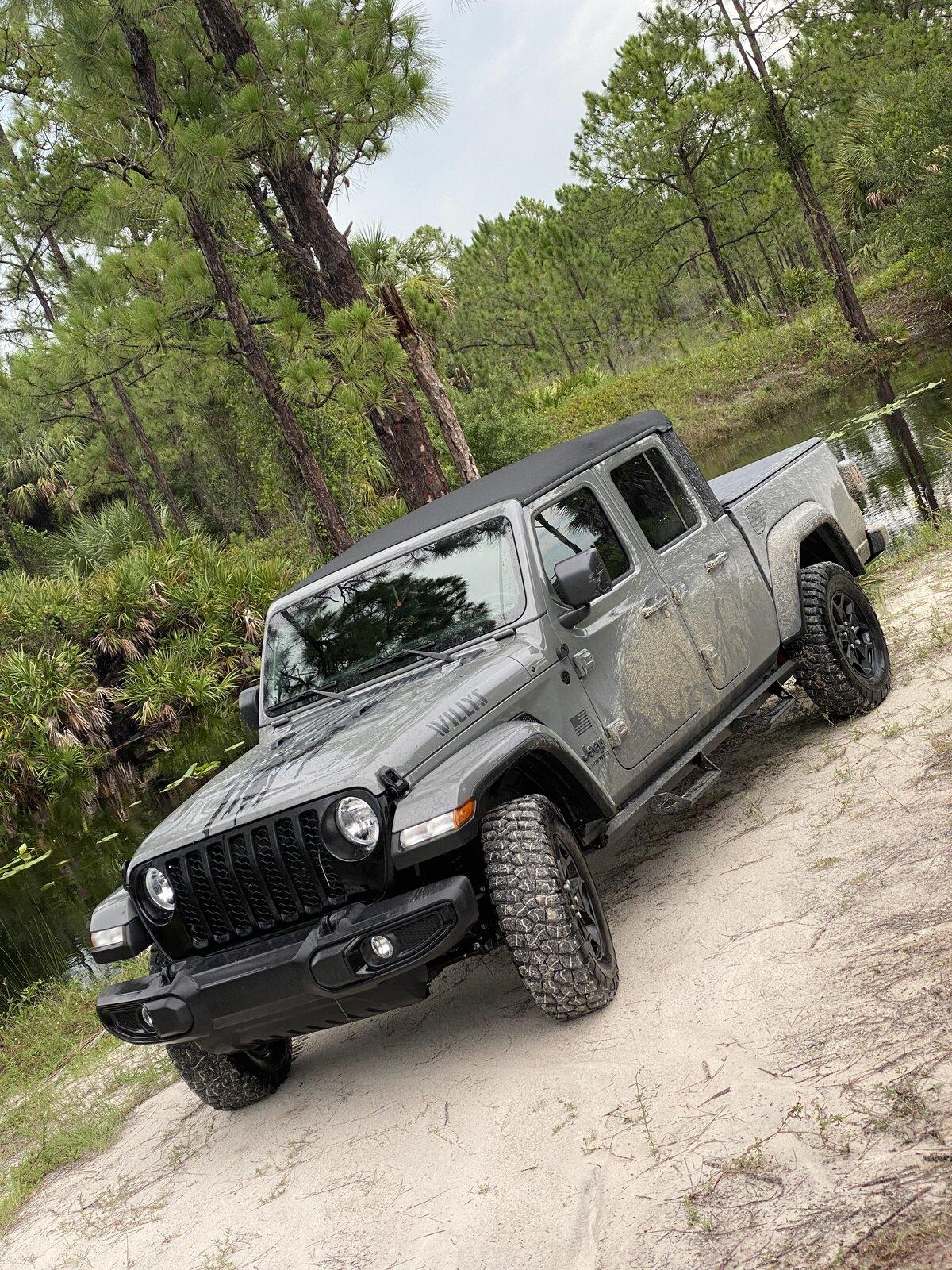 Jeep Gladiator STING GRAY Gladiator JT Club 483B3367-B13D-4B9F-8F7F-609EC0242726