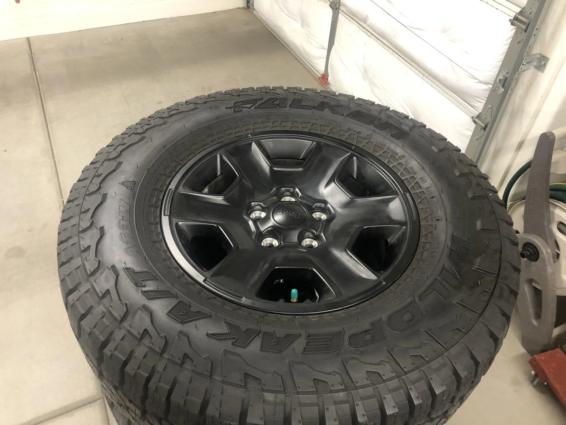 Jeep Gladiator Mojave wheels and tires 3200D90E-B5ED-4026-84BB-8D7D8BB882C2