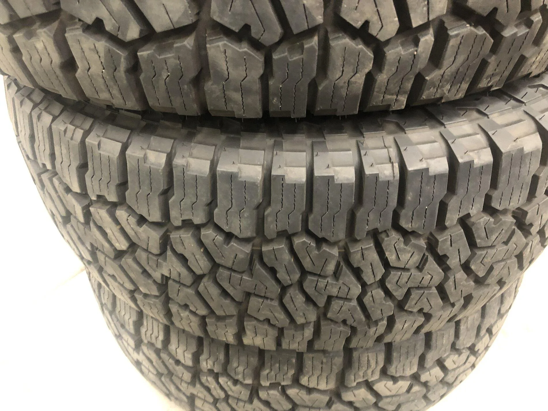 Jeep Gladiator Mojave wheels and tires 1D1EC627-8586-48FE-BFD8-73A911730CE8