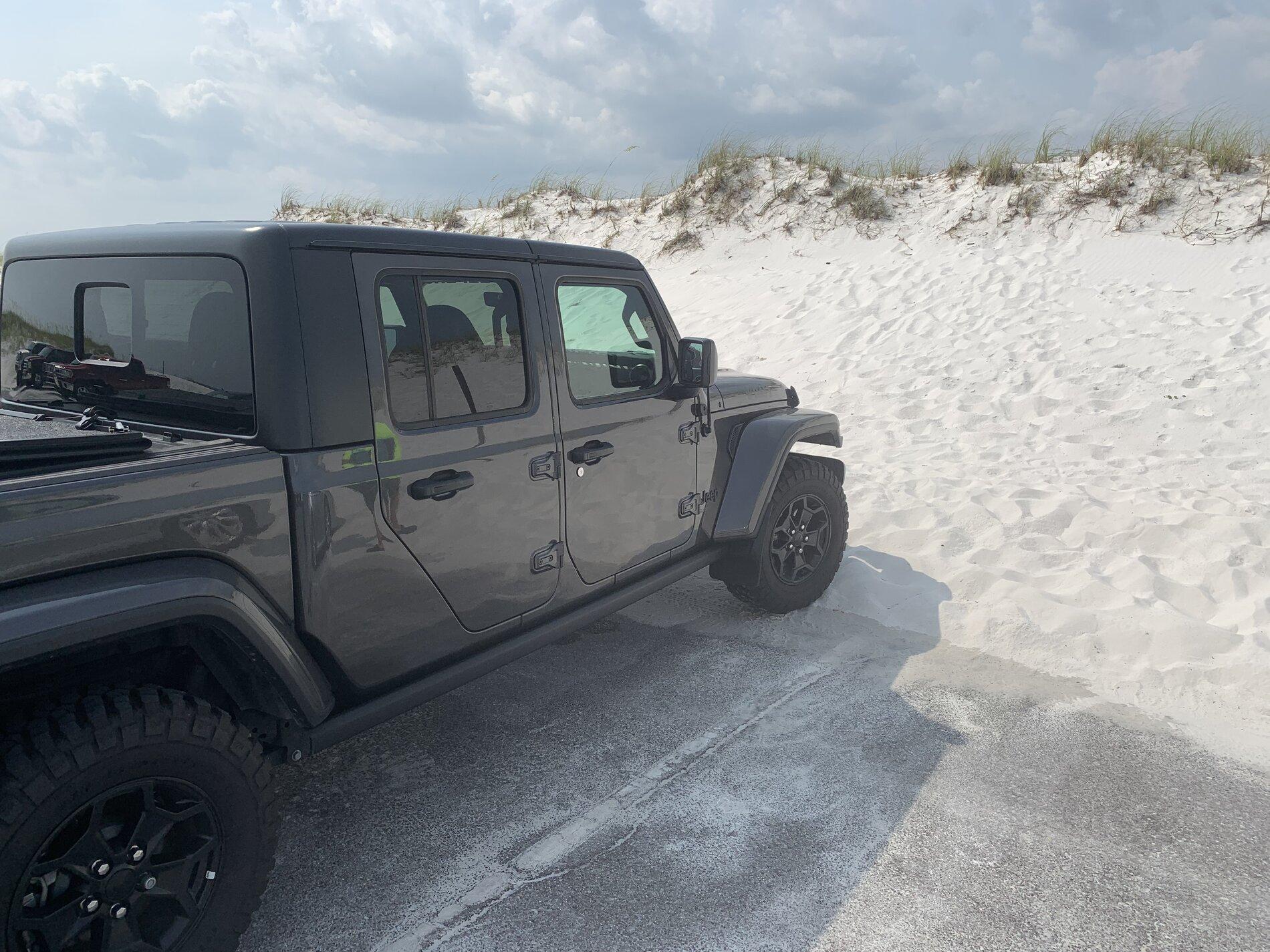 Jeep Gladiator Gladiator Glamour Shots 9893326F-2236-4C6F-8510-2C791CBE8E0F