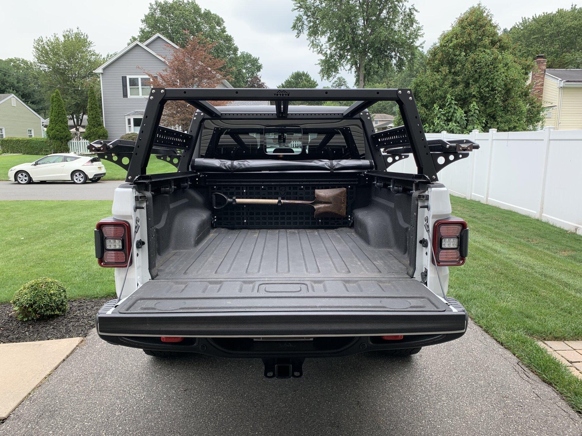 Jeep Gladiator Bed cover with rack 46EA9690-C64F-491D-866F-834199ED1194