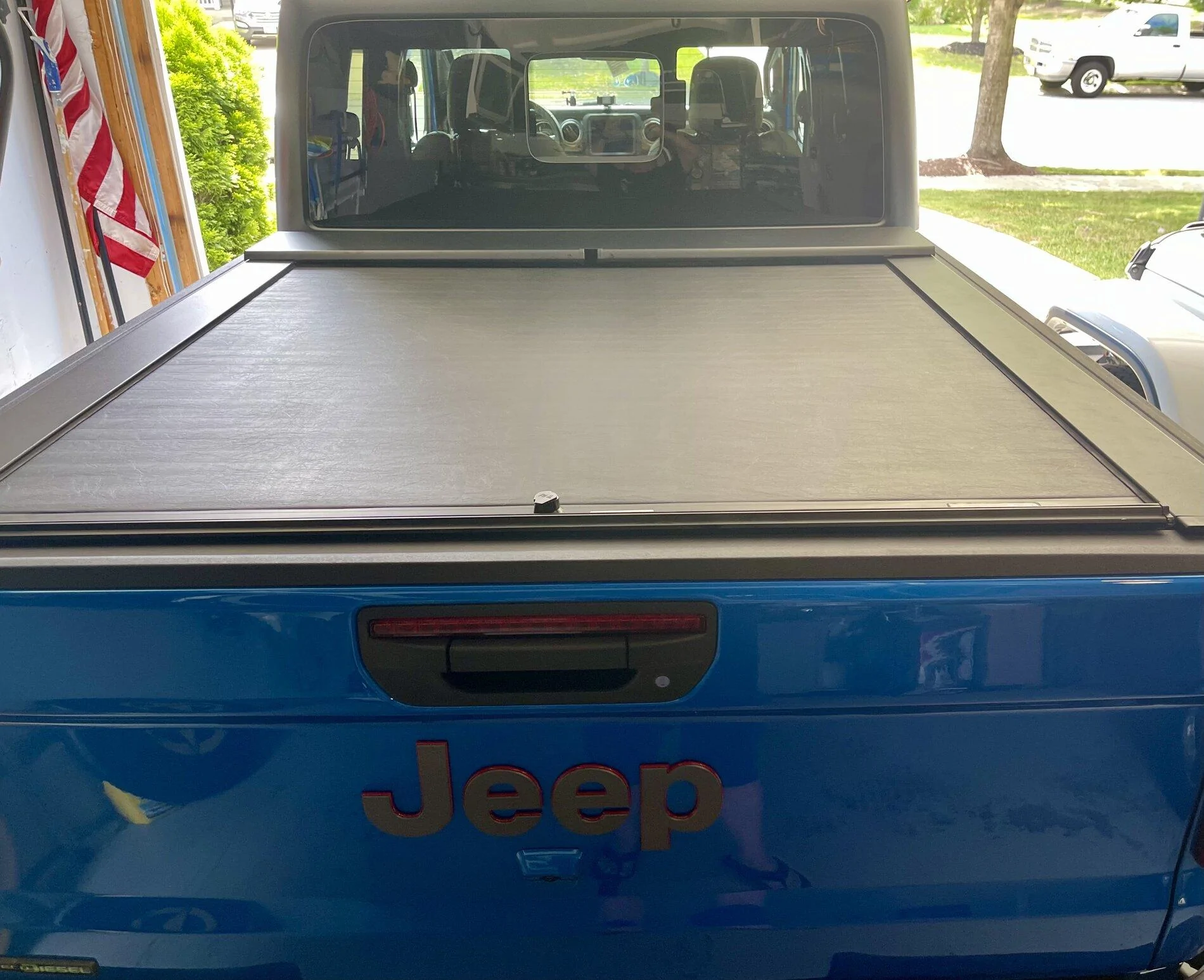 Jeep Gladiator Rugged Ridge Armis Retractable bed cover = Roll-N-Lock M-series bed cover?? 23A6D58B-98FB-4A30-ADDD-235E89BDBE65