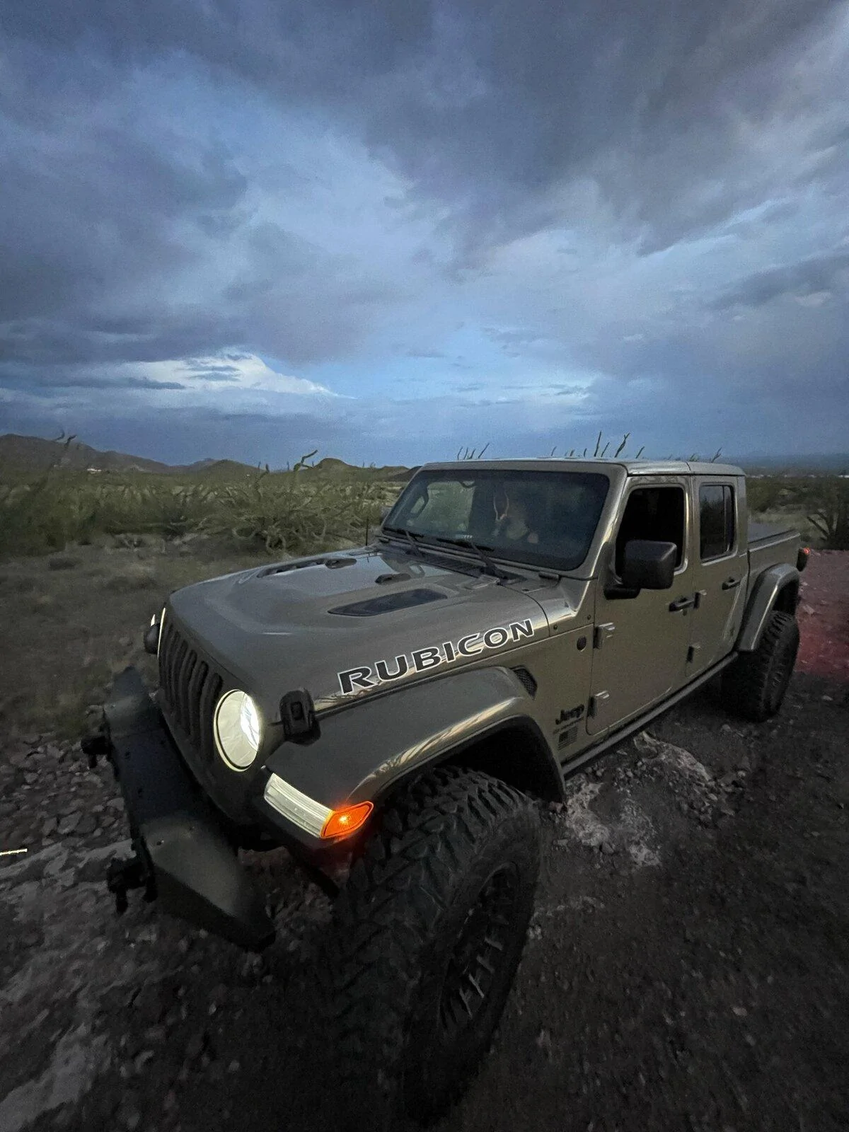 Jeep Gladiator Gladiator Glamour Shots 00CF03BA-49CC-4439-AE39-75C28380148B
