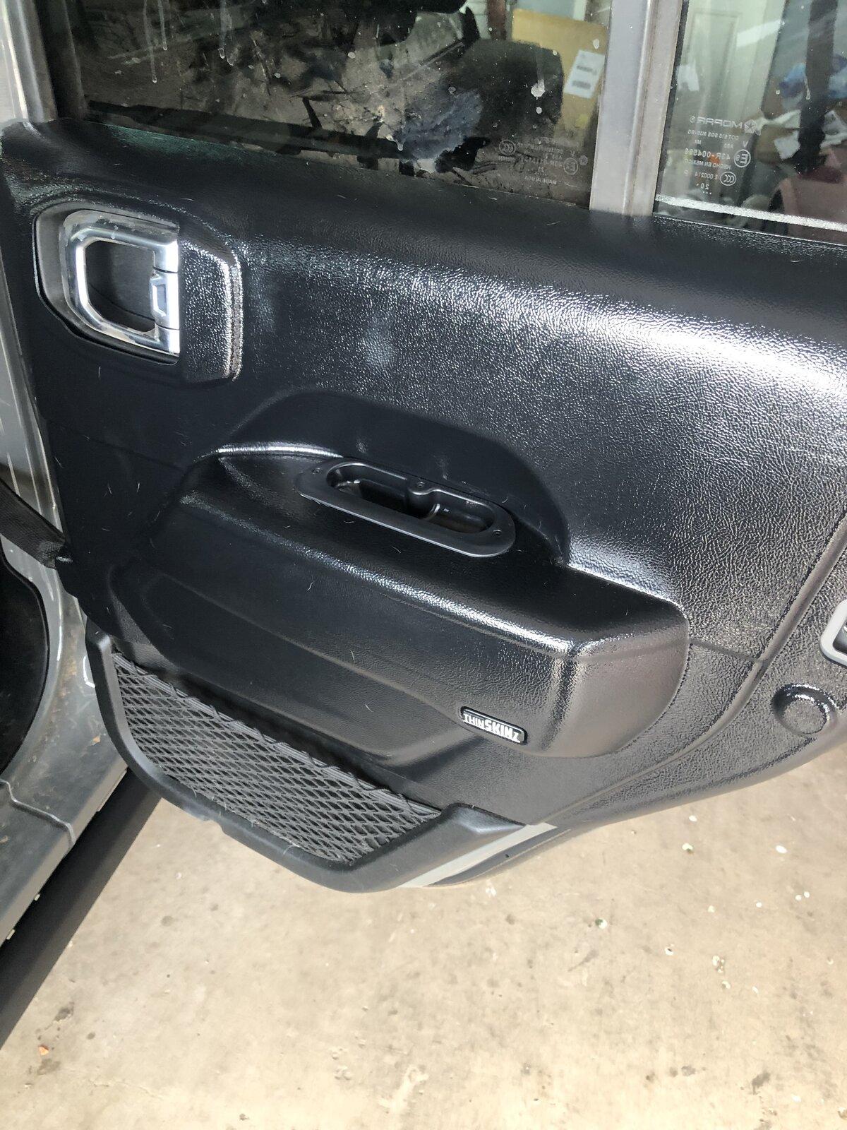 Jeep Gladiator Thinskinz 1508016A-A816-4B81-A23B-2F5CB2677BF3