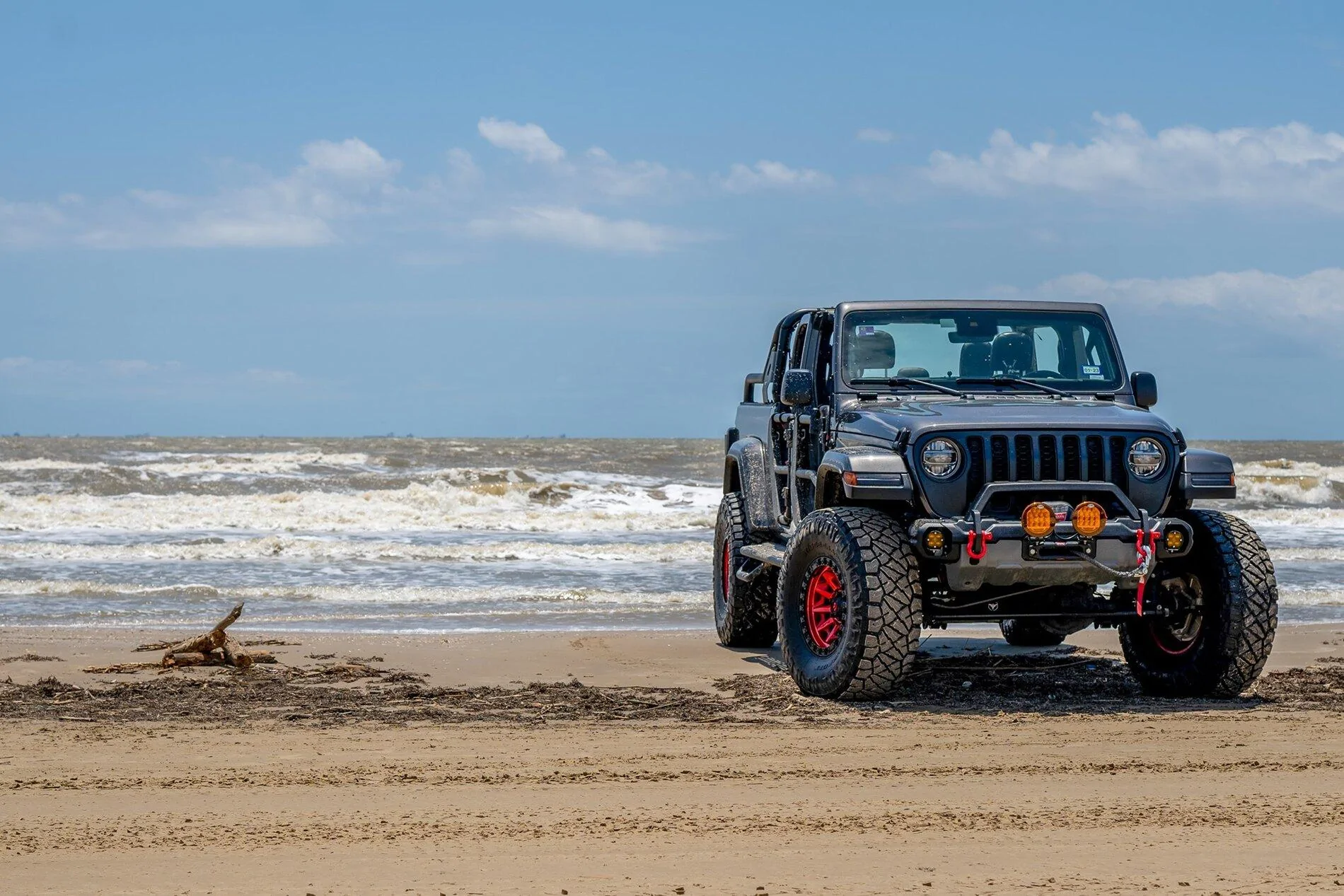 Jeep Gladiator Maximus 3 Sports Bar installed - and at a Jeep Show. 187535874_4584666004881344_1076796228422943733_n (1)