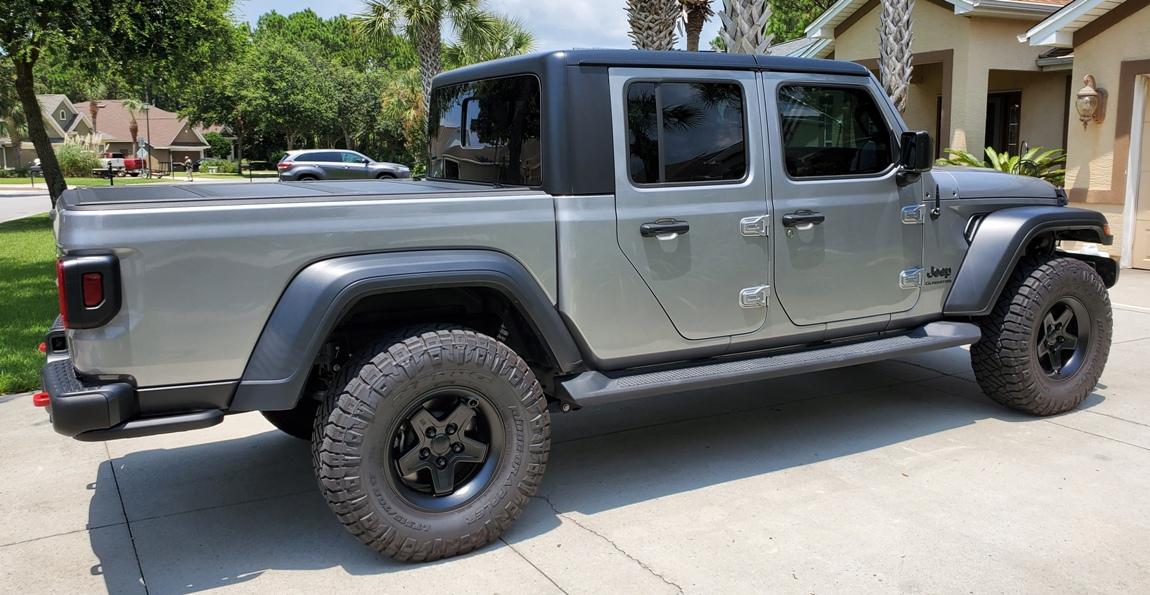 Jeep Gladiator FS:  2020 Silver Gladiator Sport S with 6MT, hardtop and mods Jeep_2
