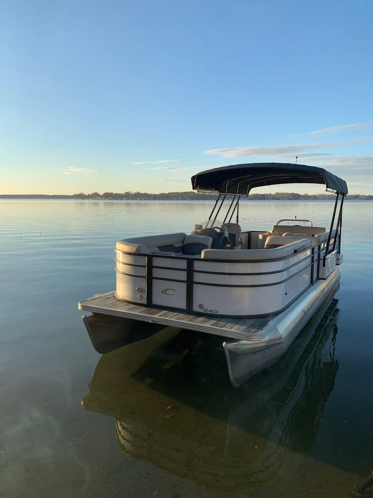 Jeep Gladiator Toy/Hobby Pictures Crest glassy water