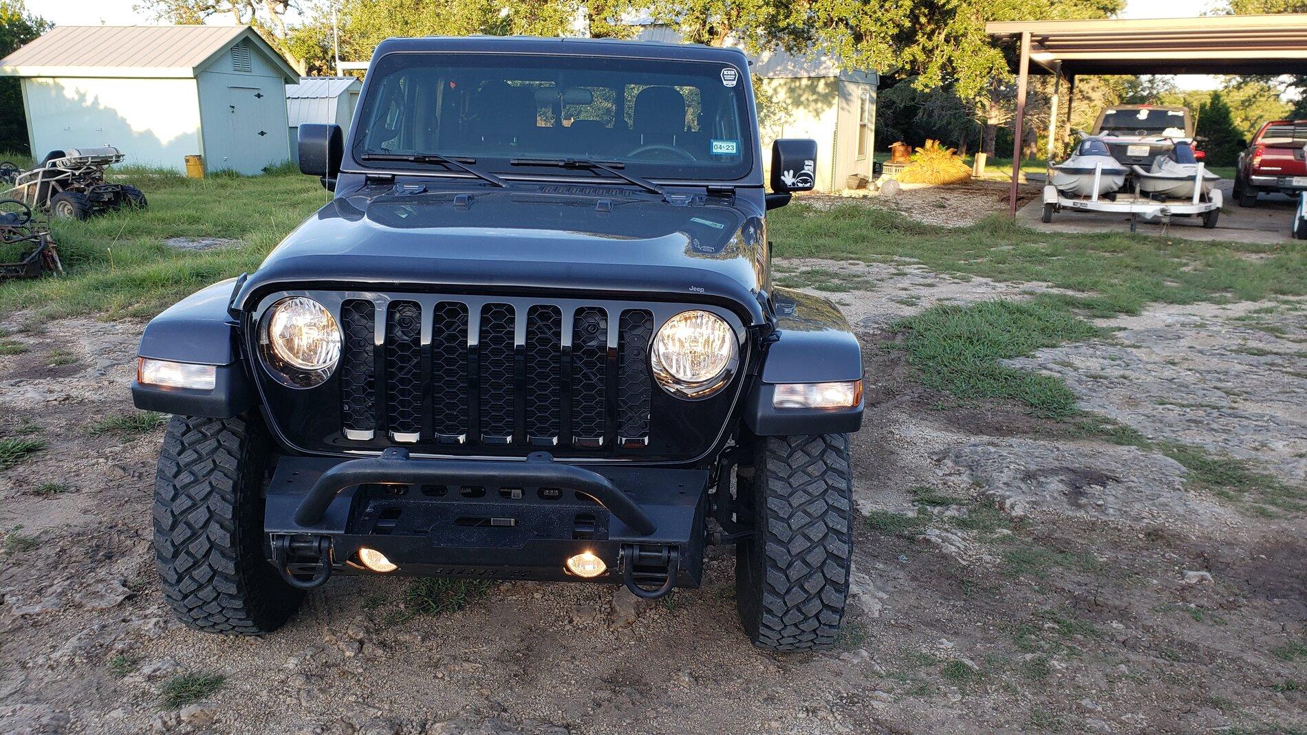 Jeep Gladiator Fitted an Aries Trailchaser JK aluminum front bumper 20210809_194242