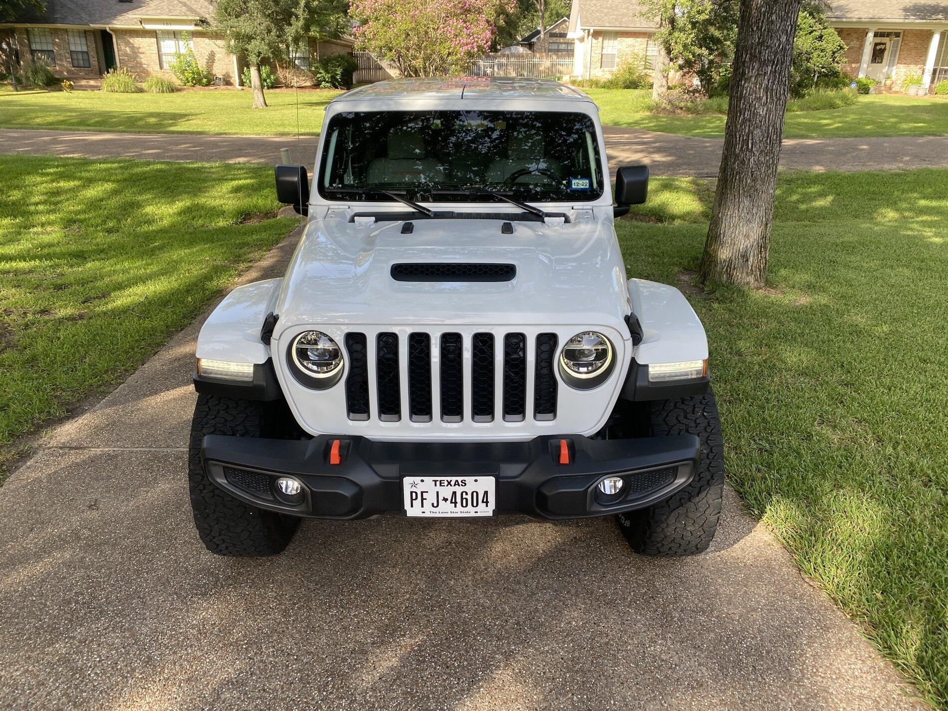 Jeep Gladiator Gladiator Mojave 2021fully loaded w ARE top selling separately and as a Complete Package IMG_3626