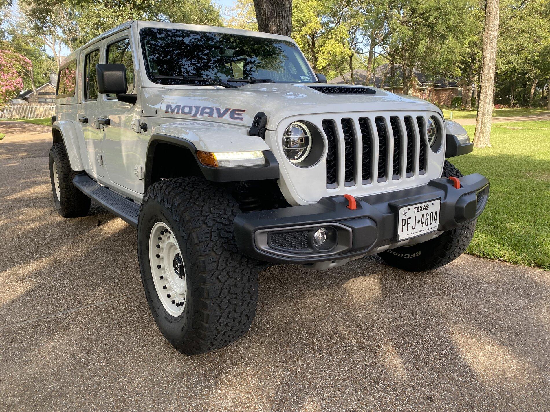 Jeep Gladiator Gladiator Mojave 2021fully loaded w ARE top selling separately and as a Complete Package IMG_3627